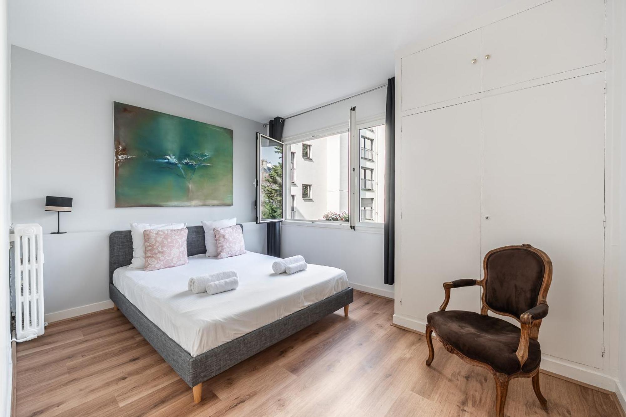 Apartment Spacious Fully Equipped 1-bedroom - Mobility Lease *